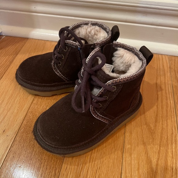 Ugg Neumel booties in toddler size 8 - Picture 2 of 4